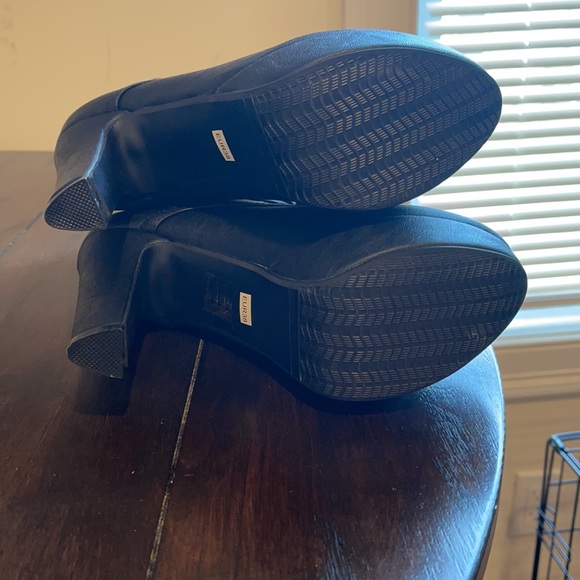 Black side zip boot, NEVER WORN - Picture 2 of 4